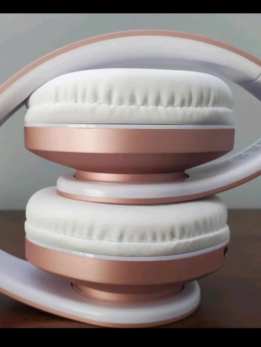 Wireless Headset Charging Case - Rose Gold